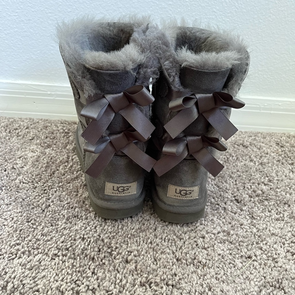 UGG Bailey Short Boots Gray